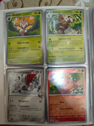 Carte Pokemon+raccoglitore+codici+adesivi+gadget