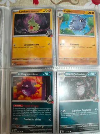 Carte Pokemon+raccoglitore+codici+adesivi+gadget