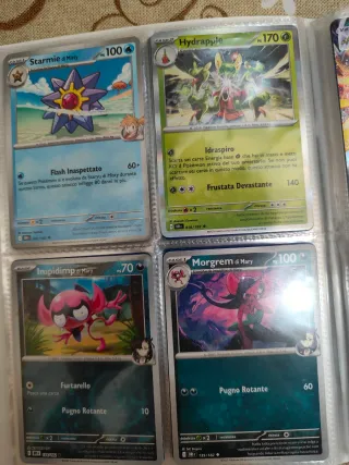 Carte Pokemon+raccoglitore+codici+adesivi+gadget