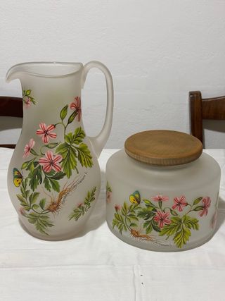 Caraffa e biscottiera in vetro decorate