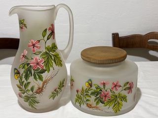 Caraffa e biscottiera in vetro decorate