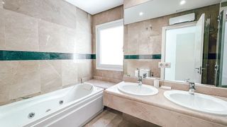 Piso en venta en Los Naranjos - Las Brisas en Marbella