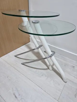 Tavoli ausiliari in vetro e metallo