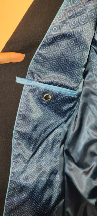 Traje de chaqueta azul marino