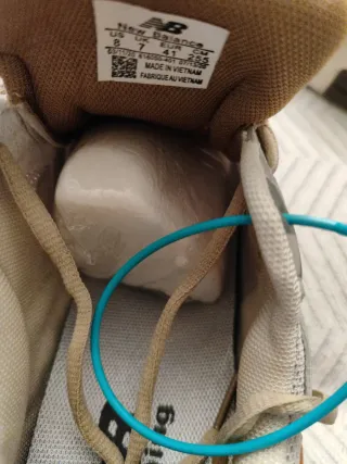 Zapatillas similares nb gris y marrón