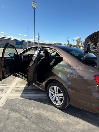 Volkswagen Jetta 2013 1.6TDI Sport DSG