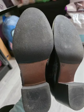 Botines negros con cremallera