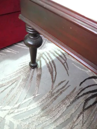 Mesa de centro de mármol y madera