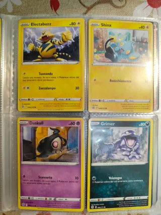 Carte Pokemon+raccoglitore+adesivi+codici+gadget
