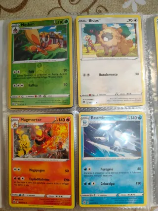 Carte Pokemon+raccoglitore+adesivi+codici+gadget