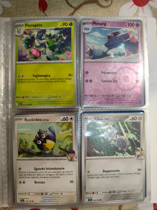 Carte Pokemon+raccoglitore+adesivi+codici+gadget