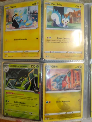 Carte Pokemon+raccoglitore+adesivi+codici+gadget