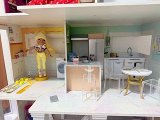 Casa de muñecas Grande Rainbow High Jazuzzi