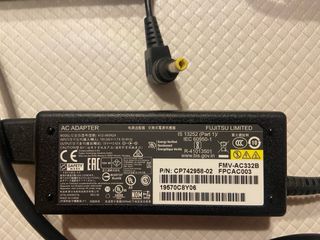 Portátil Fujitsu LIFEBOOK E744