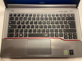 Portátil Fujitsu LIFEBOOK E744
