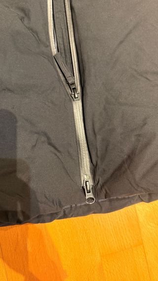 Abrigo Uniqlo Negro Plumas.