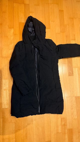Abrigo Uniqlo Negro Plumas.
