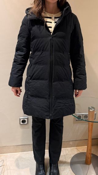 Abrigo Uniqlo Negro Plumas.