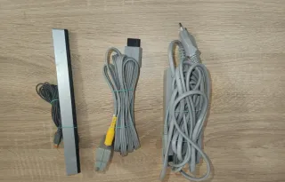 NINTENDO WII +  2 MANDOS + 3 JUEGOS