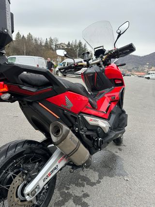 Honda X-ADV 750 (2017) FULL EXTRAS – Solo 28.000 k
