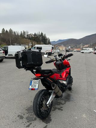 Honda X-ADV 750 (2017) FULL EXTRAS – Solo 28.000 k