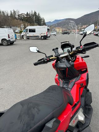 Honda X-ADV 750 (2017) FULL EXTRAS – Solo 28.000 k