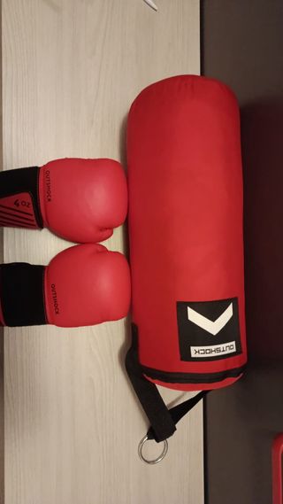Saco y guantes de boxeo Outshock