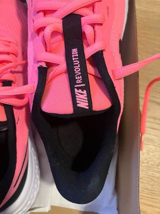 Nike Revolution 5 GS Talla 37.5 (Mujer) NUEVAS