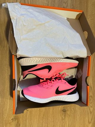Nike Revolution 5 GS Talla 37.5 (Mujer) NUEVAS