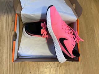 Nike Revolution 5 GS Talla 37.5 (Mujer) NUEVAS