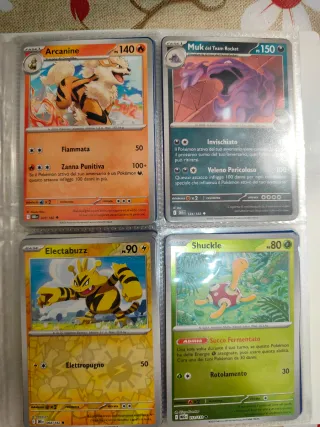 Carte Pokemon+raccoglitore+adesivi+codici+gadget
