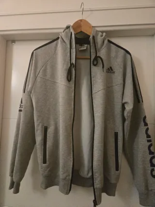 Sudadera Adidas Gris con Capucha. Talla 18 de niño