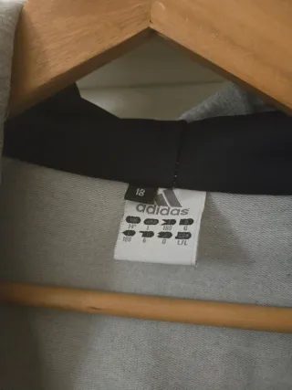 Sudadera Adidas Gris con Capucha. Talla 18 de niño