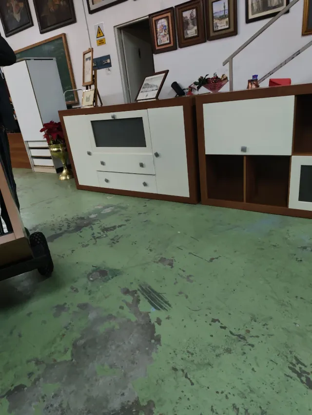 Mueble de salón madera y cristal. 85 € cada mueble