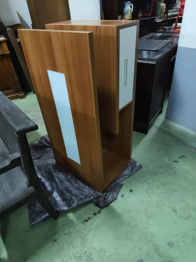 Mueble de salón madera y cristal. 85 € cada mueble