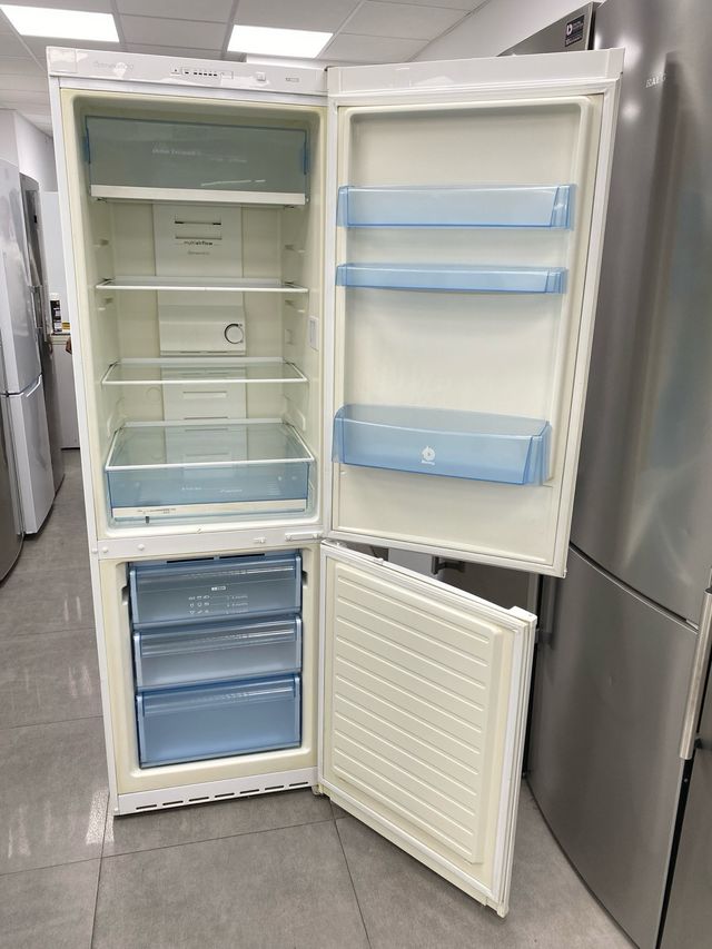 Frigorífico Balay combi clase A+ 185x60cm no frost