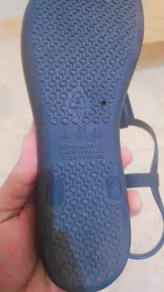 Sandalias Ipanema negras y doradas barcelona