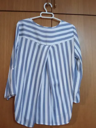 Blusa Stradivarius Rayas Azul y Blanco Talla M