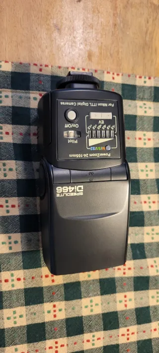 Cámara Nikon DX con objetivo 18-55mm