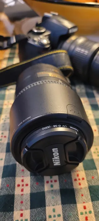 Cámara Nikon DX con objetivo 18-55mm