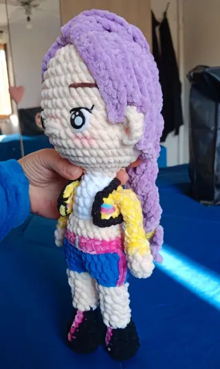 Bambola Rumi Demon Hunter uncinetto