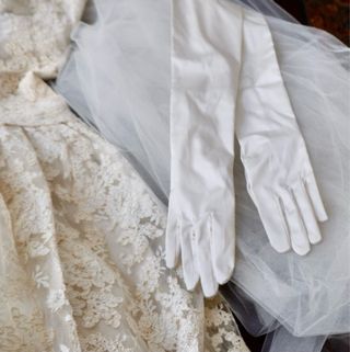 Abito da sposa sartoriale fatto a mano