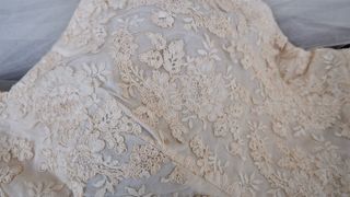 Abito da sposa sartoriale fatto a mano