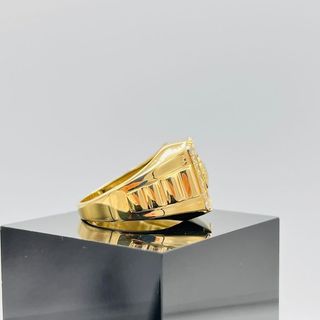 SELLO MEDUSA CUADRADO 18K