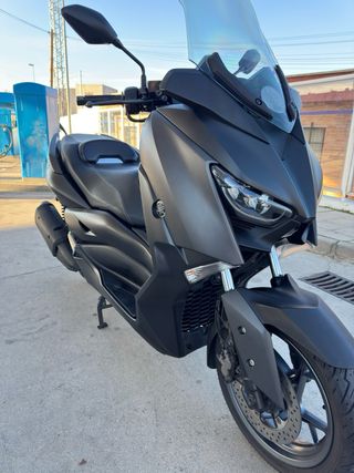 Yamaha XMAX 300