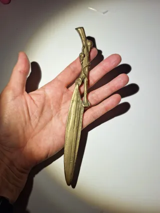 Antiguo abre cartas bronce rama