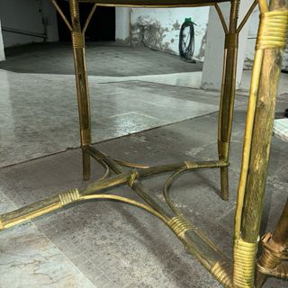 Mesa y 2 sillas de mimbre