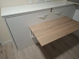Cama Abatible con mesa escritorio y colchón nuevo.