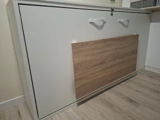 Cama Abatible con mesa escritorio y colchón nuevo.