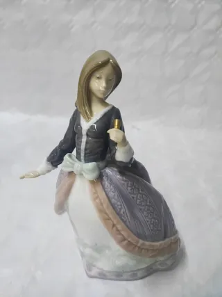 Figura Lladro Mujer con Perfume